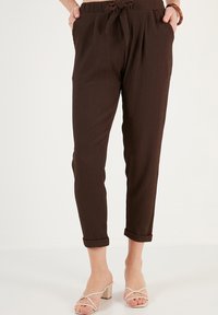 Unselected, brown