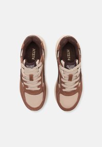 HI-TEC HTS74 SHADOW UNISEX  - Trainers - myristica/chocolate plum/almond peach