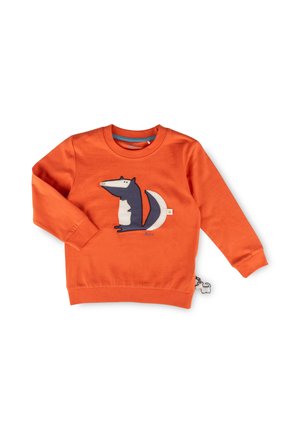 Oranger langärmeliger Kindersweatshirt mit einer blau-weißen Fuchs-Grafik auf der Vorderseite und einem kleinen Stoffetikett an der Seite.