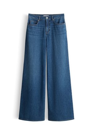 Weit geschnittene blaue Jeans aus Denim mit hoher Taille, vorderer Knopfleiste, Reißverschluss und Vorder taschen, flach auf weißem Hintergrund präsentiert.