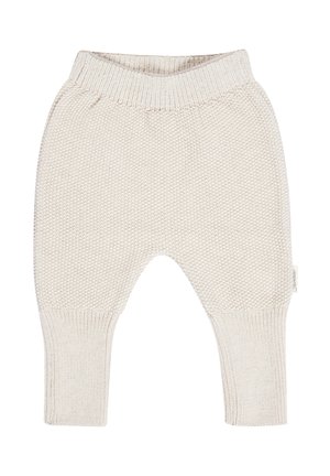 Cremefarbene, gestrickte Babyhosen mit geripptem Bund und Bündchen, die ein strukturiertes Muster aufweisen und ein kleines Gewebemarkenetikett an der Seite haben.