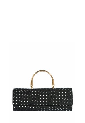 Czarna prostokątna kopertówka w białe kropki z błyszczącym złotym, zakrzywionym uchwytem na górze na białym tle.