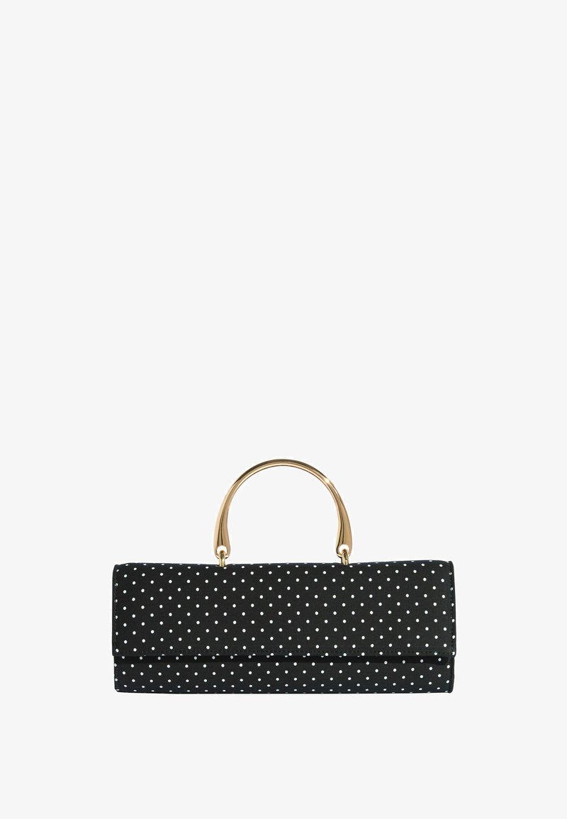 Schwarze rechteckige Clutch mit weißen Punkten und einem glänzenden goldenen, geschwungenen Griff oben vor weißem Hintergrund.