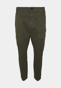 Olivgröna cargo byxor i bomullsmix, med knappstängning fram, sidofickor och tapered ben. Slät textur, hållbar design.