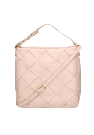 Sac à épaule en cuir beige matelassé avec une sangle réglable et une boucle en or, présenté avec un logo de marque discrètement embossé à l'avant.