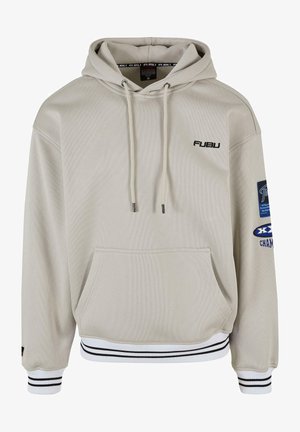 Hellbeige Kapuzenpullover aus strukturiertem Stoff, mit einer Kordelzugkapuze, einer Vordertasche, einem schwarz-weiß gestreiften Saum und gesticktem Branding auf der Brust und dem Ärmel.