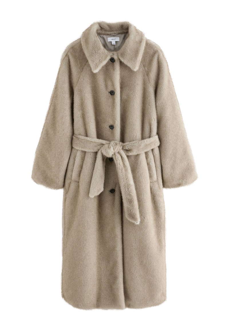 Beige jas van namaakbont met een grote kraag, knoopsluiting aan de voorkant, tailleband en zijzakken. Zachte textuur met een relaxte pasvorm.