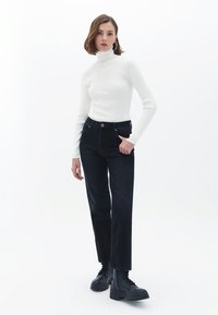 OXXO TURTLENECK - Sweter