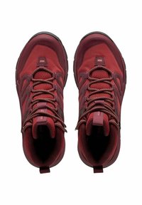 Zapatos de senderismo color marrón con parte superior de malla, acentos texturizados y cordones redondos. Presentan una puntera reforzada y un cuello acolchado para mayor soporte.