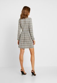 Miss Selfridge Denní šaty - grey