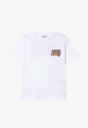 T-shirt bianca a maniche corte con collo rotondo e piccolo logo "MSGM" in stile graffiti arancione e nero sul petto sinistro.