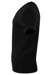 Svart bomulls-t-shirt med korta ärmar, rundad hals, rak skärning, slät textur, med en etikett på axeln.