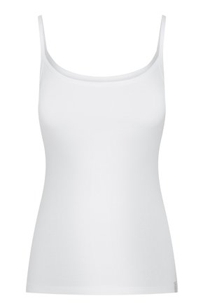 White tank top made of cotton with thin straps, a scoop neckline, and a fitted silhouette. Smooth texture and minimalist design.