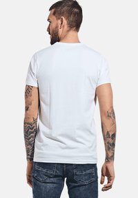 Emilio Adani MY FAVORITE - Basic T-shirt - weiß