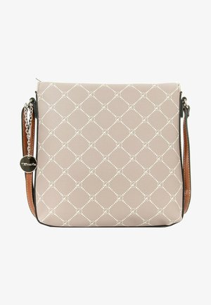 Sac beige clair avec motif en forme de losanges et couture blanche. Comprend une bandoulière chaîne amovible, des accents en cuir marron, et une fermeture éclair.