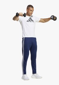 adidas Performance - ESSENTIALS 3-STRIPES - Pantaloni sportivi - dark blue/white Immagine in miniatura 1