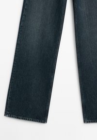 Mörkblå denimjeans med rak ben-design. Har rena kanter, en subtil textur och minimalistiska sömdetaljer.