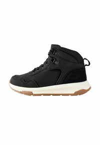 Czarne sneakersy mid-top z tekstylnym wierzchem, gumową podeszwą, wyściełanym kołnierzem kostki oraz kontrastującą białą podeszwą środkową. Posiadają sznurowaną konstrukcję oraz uchwyt.