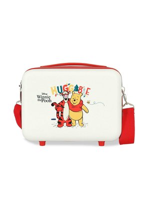 Bolso rectangular blanco con asas y correa rojas, con Winnie the Pooh y Tigger abrazándose, y texto colorido "HUGGABLE" arriba.