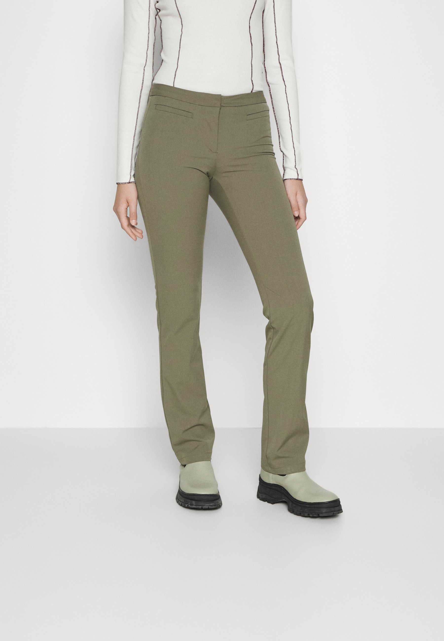Weekday RITZO SLIT TROUSER - Pantalones - kakhi/caqui - Zalando.es