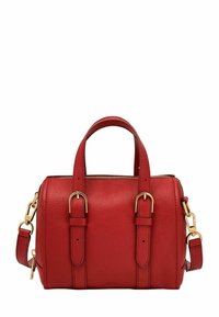 Sac à main en cuir rouge avec deux poignées courtes, quincaillerie dorée et bandoulière amovible. Surface texturée et fermeture éclair.