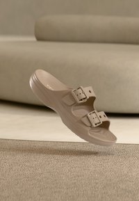 Nem kiválasztott, taupe