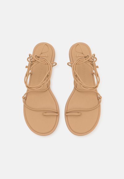 Studio Amelia EMILY WRAP FLAT - Tåsandaler - beige