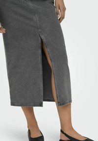 ONLY MITTLERE TAILLE MIDI - Falda vaquera - medium grey denim