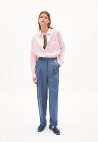 ARMEDANGELS SANDRINAA TAPERED  - Chino - iron blue
