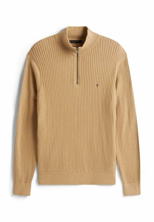 Beige geribbelde trui met halve ritskraag en klein geborduurd vlaglogo op de borst, lange mouwen en aansluitende manchetten.