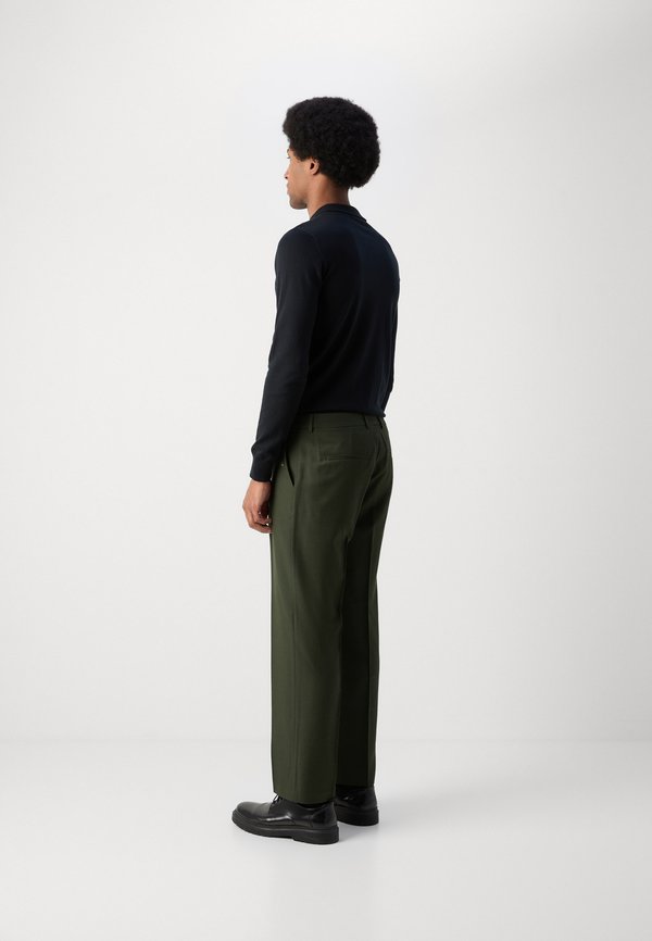 RELAXED STRAIGHT FIT - Trousers4