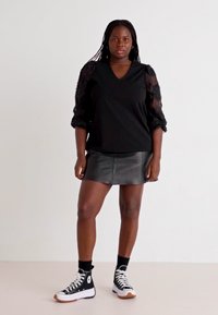 Vero Moda Curve VMCEMMALY  - Topper langermet - black