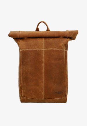 Brun læder rygsæk med rulleskyde, tekstureret overflade, firkantet form, synlige syninger, et bærehandtag og prægede logo detaljer.