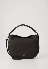 Črna usnjena torbica za čez ramo z zaobljeno obliko in teksturirano površino. Ima zgornji ročaj in odstranljiv naramnico. Majhen detajl z logotipom.