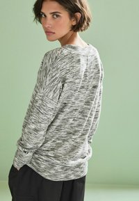 Next COSY LIGHTWEIGHT SOFT TOUCH LONGLINE V NECK  - Džemperis - monochrome