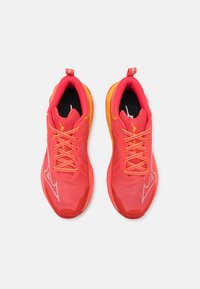 Mizuno WAVE IBUKI 4 - Zapatillas de trail running - dubarry/white/citrus
