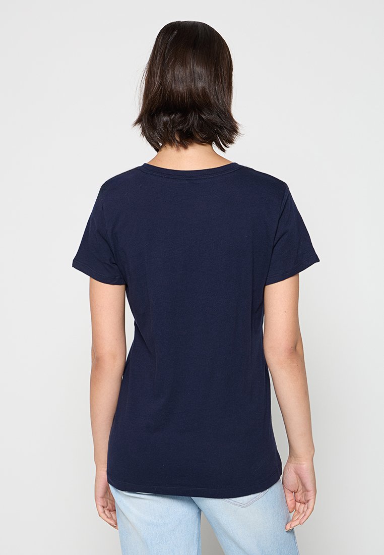 Dunkelblaues Baumwoll-T-Shirt mit kurzen Ärmeln, Rundhalsausschnitt und taillierter Form, mit glatter Textur und minimalistischem Design.