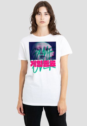 SQUID GAME DUO TONE YOUNGHEE - Print T-shirt - white