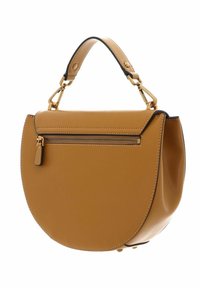 Borsa in pelle color tan con forma arrotondata, manico superiore e tasca con zip frontale. Presenta hardware dorato e dettagli di cucitura a contrasto.