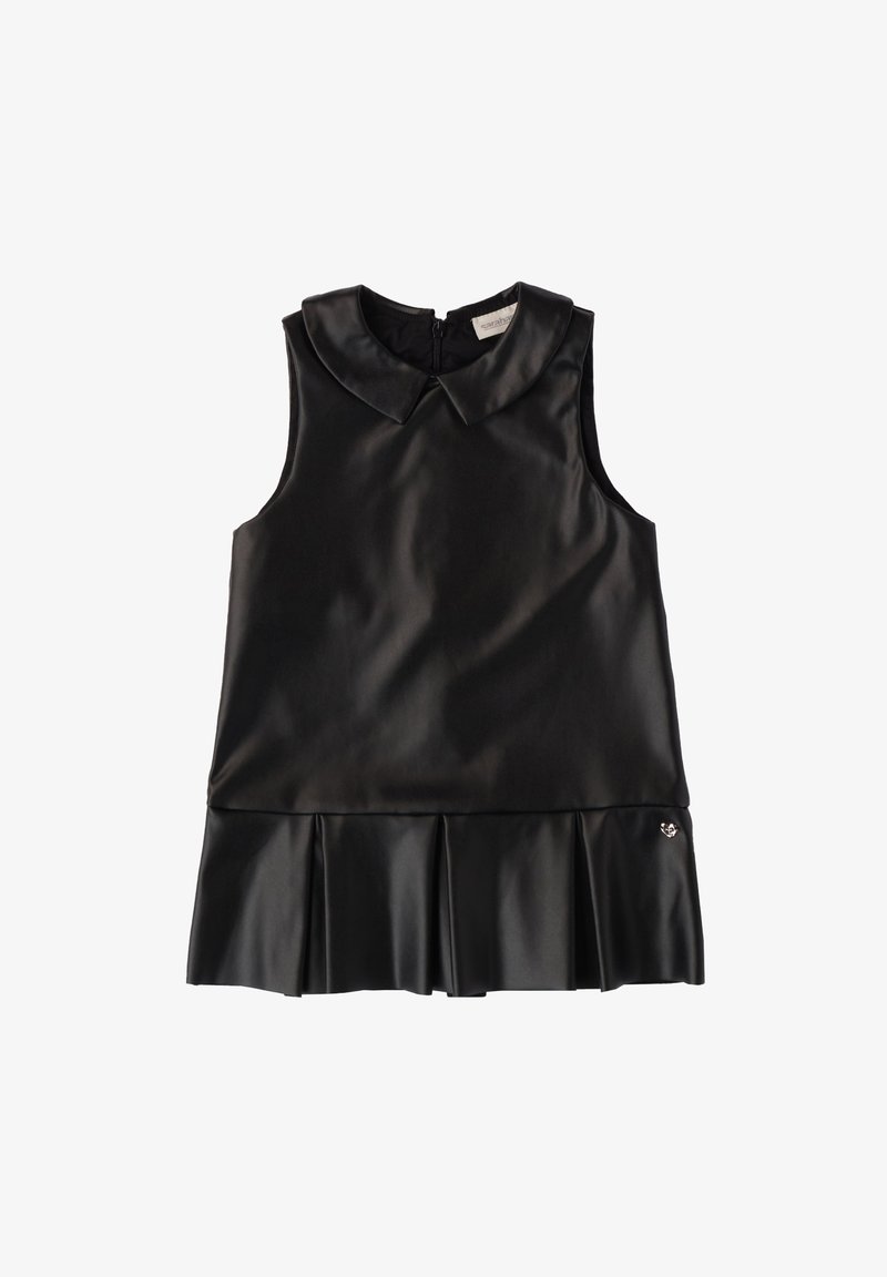 Vestido negro sin mangas con cuello redondo, hecho de una tela suave, que presenta una falda acampanada plisada y un pequeño detalle de acento en el dobladillo.