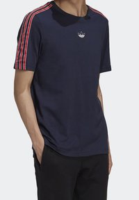 adidas Originals T-shirt med print - dark blue