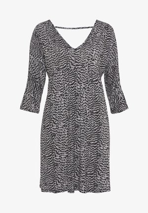 Schwarz-weiß gemustertes Kleid mit V-Ausschnitt, dreiviertellangen Glockenärmel und lockerer Passform. Hergestellt aus leichtem, strukturiertem Material.