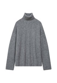 Pull en col roulé gris en matériau tricot doux avec col et ourlet côtelés, présentant une coupe décontractée et des manches longues.