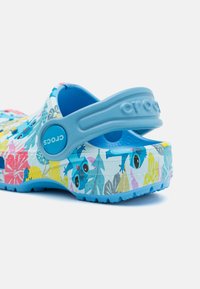Crocs STITCH CLASSIC UNISEX - Kummikingad - oxygen