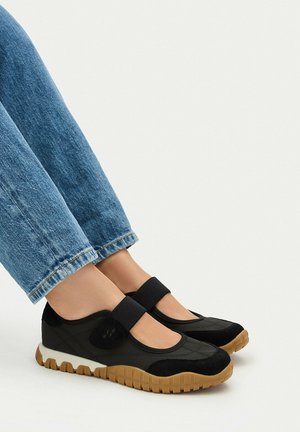 BADURA, BADURA WOMEN'S SNEAKERS BLACK - Baleríny s páskem - black