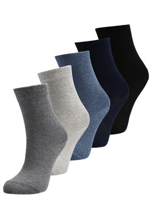 Fünf Paar Crew-Socken in verschiedenen Farbtönen: dunkelgrau, hellgrau, blau, marineblau und schwarz. Rippbündchen und glatte Textur.