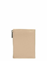 Portafoglio in pelle beige con finitura testurizzata, orientamento verticale e chiusura a zip laterale. Design minimalista senza branding visibile.