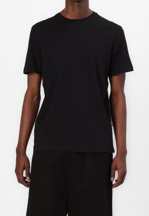 Schwarzes Kurzarm-T-Shirt aus glattem Stoff mit klassischem Rundhalsausschnitt. Es hat eine reguläre Passform und ein einfaches Design ohne Muster.