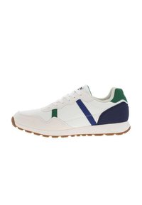 Des sneakers avec une tige en maille blanche et en cuir, ornées d'accents verts, marine et bleus, et d'une semelle en caoutchouc texturé brun.