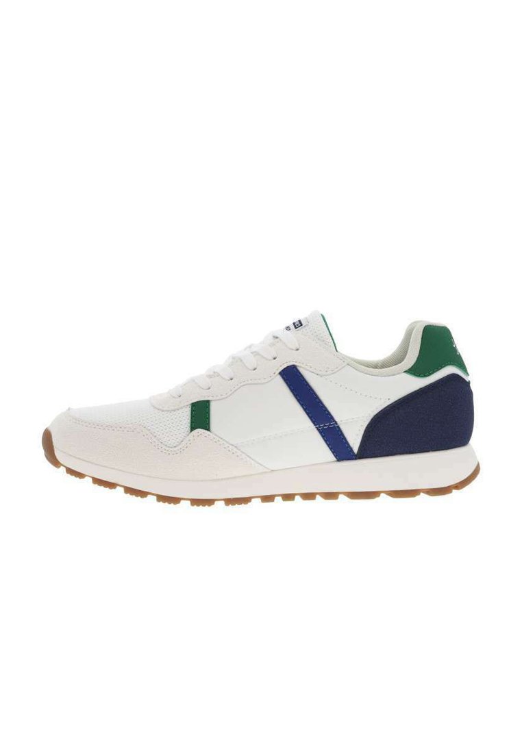 Des sneakers avec une tige en maille blanche et en cuir, ornées d'accents verts, marine et bleus, et d'une semelle en caoutchouc texturé brun.